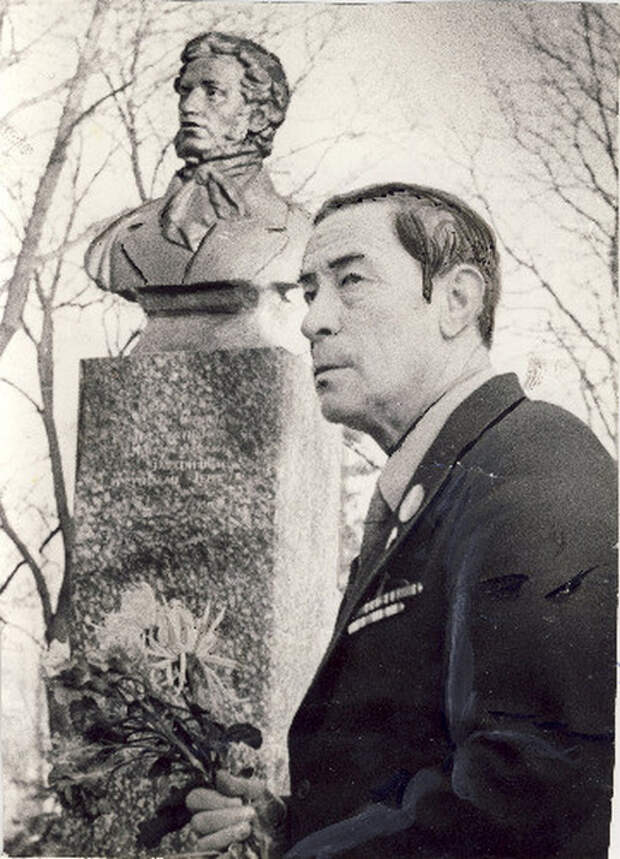 Сергей Евгеньевич Клименко (1918 – 1990), праправнук поэта, командир приборного отделения зенитной батареи. Сергей Евгеньевич Клименко (1918 – 1990), праправнук поэта, командир приборного отделения зенитной батареи.