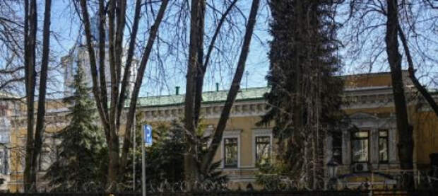 В Киеве отбирают землю у российского посольства. В Москве обещают ответить зеркально