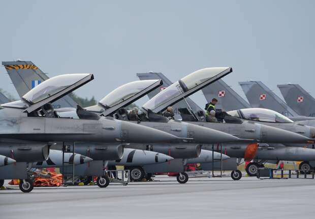 В НАТО "завели пластинку" про ядерное оружие: Украина может получить F-16 вместе с ТЯО