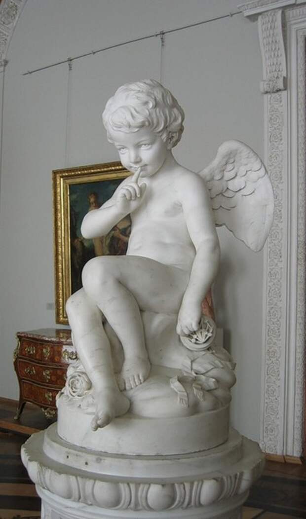 Скульптура "Амур", автор Фальконе, Эрмитаж, Санкт-Петербург