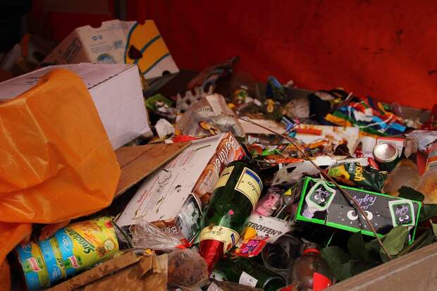 В мусороприёмнике у дома в Набережных Челнах нашли окровавленный труп