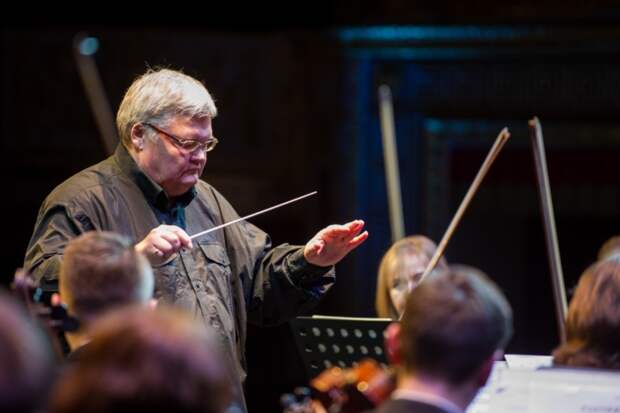 Скрипач и дирижер Сергей Стадлер скончался на борту самолета