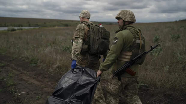 На Украине военным приходится отрезать части тел погибших, чтобы доказать их гибель