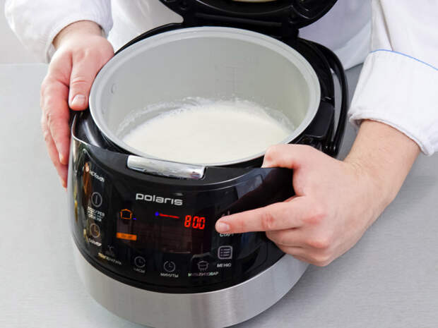 Вкусный йогурт можно приготовить в мультиварке со специальной программой или просто при температуре 40 градусов / Фото: polaris.company