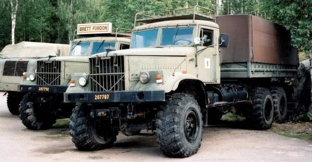 КрАЗ-255Б1 поставлялся в армии многих стран. Эта пара служила в шведской