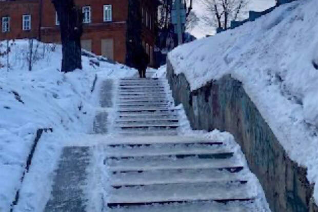 Российский город покрылся ледяной коркой