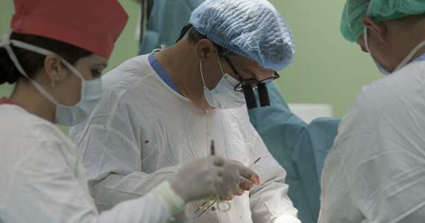 Хирург Курманбаев вырезал сердце из плоти пациента. "Открытку" опубликовал в Инстаграм*