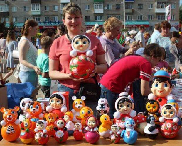В Котовске прошёл полюбившийся взрослым и детям праздник - фестиваль неваляшки