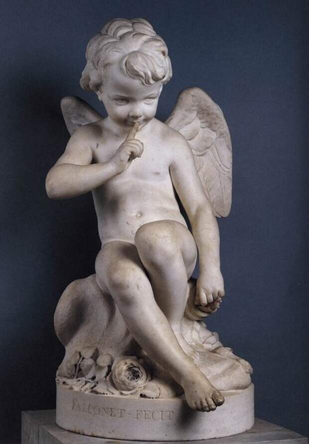 Скульптура Сидящий купидон, Лувр - автор Фальконе