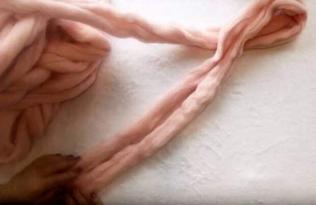 За час и без спиц: Как самому сделать модный шарф-косичку
