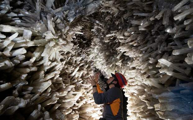 Пещера в пустыне Чиуауа. Изображение: udipedia.ru
