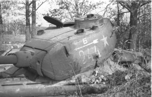 Советские танкисты, которые держали оборону боевой машины 13 дней