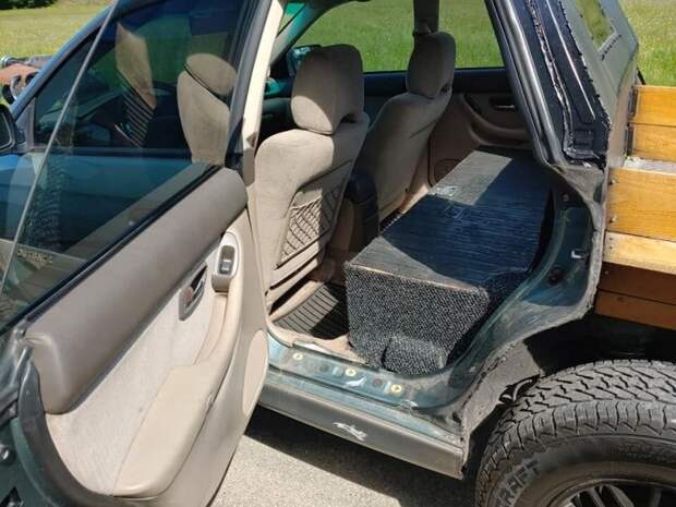 Универсал Subaru Outback переделали в очень странный пикап