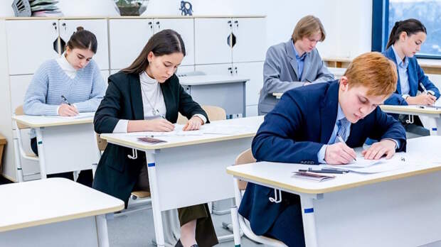 11-летнее обучение в школе отвечает потребностям детей, заявили в Минпросвещения