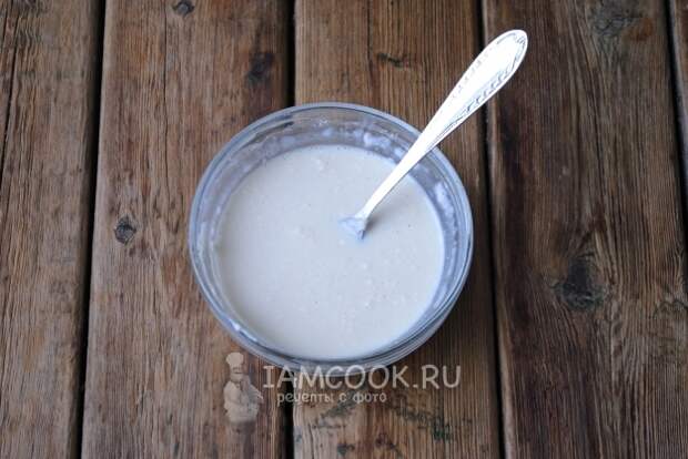 Размешать молоко с водой