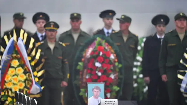 В Керчи прошла церемония прощания с погибшими в политехническом колледже