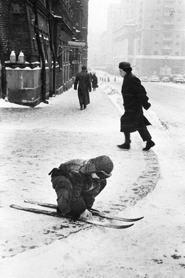 По Красной площади на лыжах, 1960 год. город, зима, москва, ностальгия, фото, фотографии