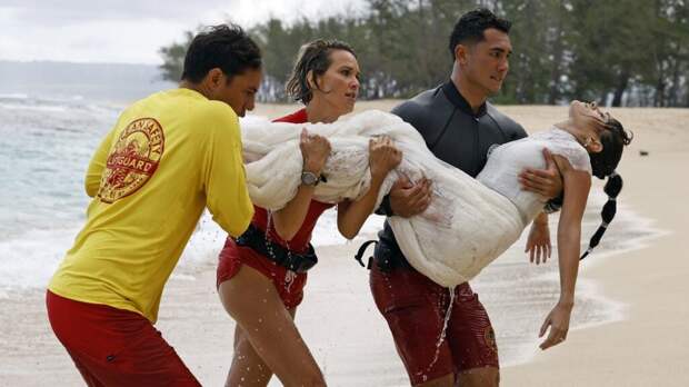 A woman finds herself in danger during Rescue: HI-Surf Season 1 Episode 7.