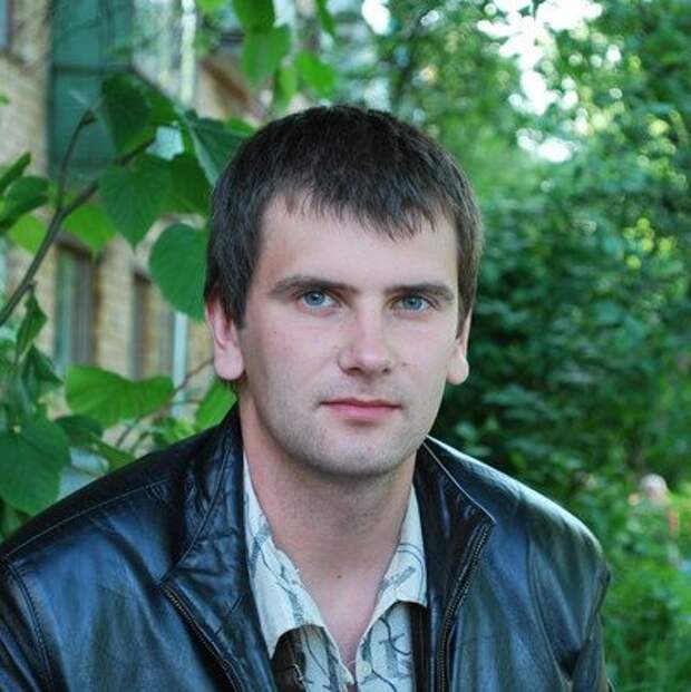 русый голубоглазый сын инженера борина комсомолец