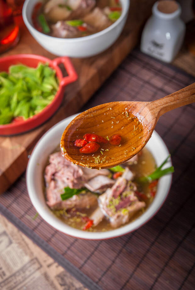 Мясной суп с хвойной пылью. "Макс Фрай" Литературная кухня, из Одессы с морковью, длиннопост, еда, рецепт, кулинария, Макс фрай