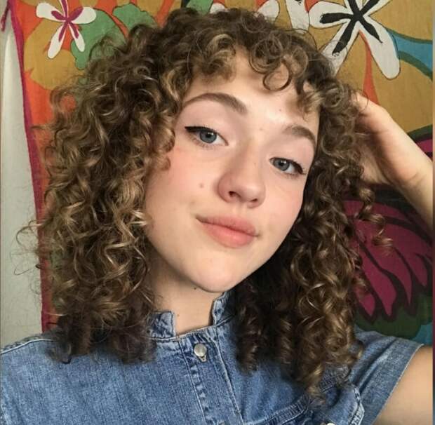 Расправьте кудри! Фото девушек, отказавшихся от выпрямления вьющихся волос