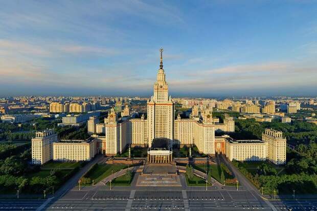 Здание МГУ на Воробьевых Горах.