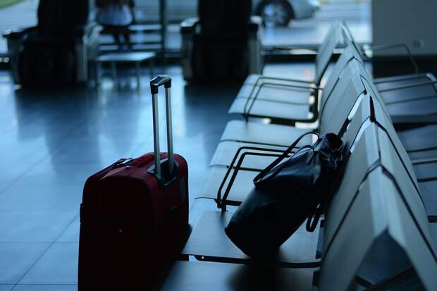 Пассажир Ryanair отломал колеса чемодана, чтобы уместить его в калибратор