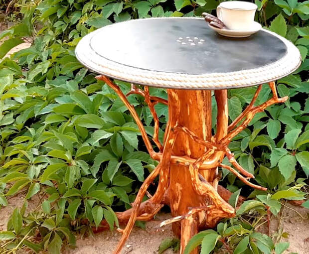 Дизайнерский столик из старого подноса и пня с садового участка