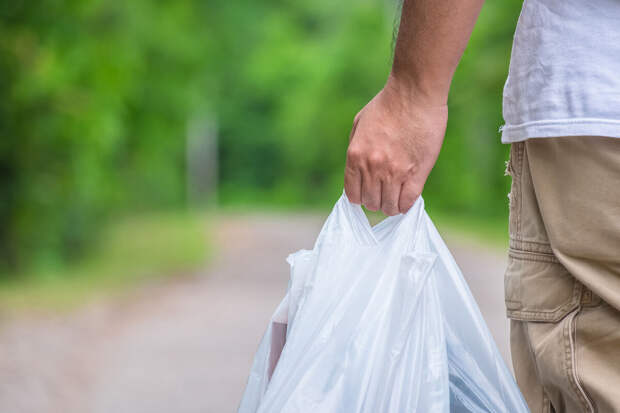 Юрист Сбитнев: покупателю грозит арест за присвоение бесплатных пакетов