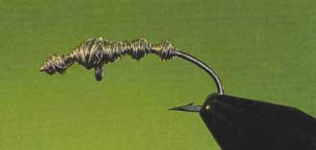 На крючок накладывают луженую проволоку диаметром 0,3-0,6 мм