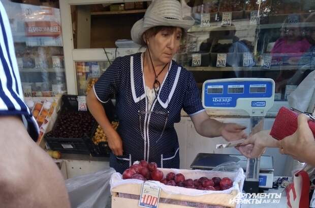 Сезон овощей и фруктов в разгаре.