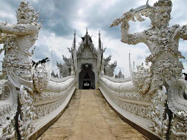 Храм символизирует чистоту Будды и считается одной из жемчужин Таиланда.