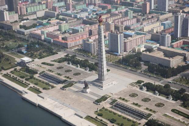 Монумент идей Чучхе был возведён в 1982 году в честь 70-летия Ким Ир Сена Арам Пан, Пхеньян, видео, красота, редкие кадры, с высоты, фотограф