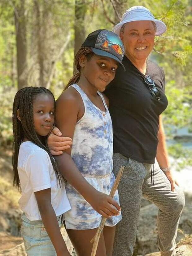 Шарлиз Терон с детьми. Шарлиз Терон с детьми.