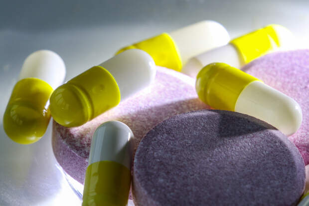 Таблетки детям не игрушка: Как фармкомпании растят малолетних наркоманов
