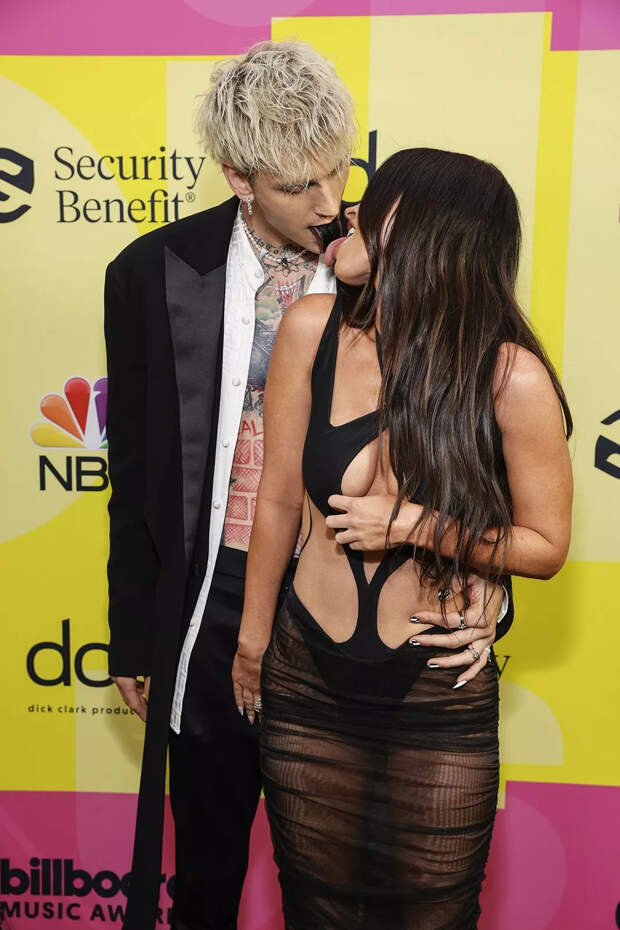 Меган Фокс, MGK на церемонии вручения премии Billboard Music Awards в Лос-Анджелесе Меган Фокс, MGK на церемонии вручения премии Billboard Music Awards
