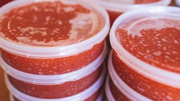 Более 176 тысяч попыток продажи нелегальной икры заблокировал "Честный знак" перед Новым годом