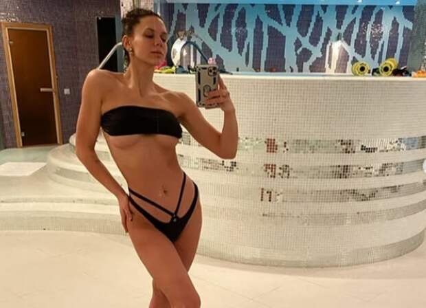 Любовница Романа Товстика разожгла скандал новогодними фото из его рублевского особняка