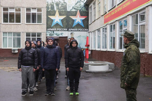 Российских солдат-срочников захотели отправить на новый фронт работ