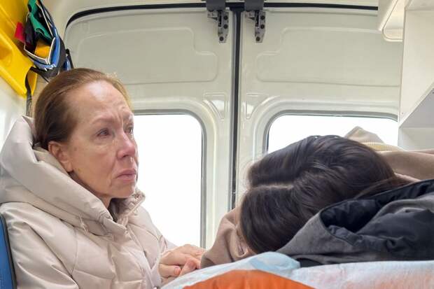 Возлюбленный Лерчек опубликовал ее фото с матерью в машине скорой