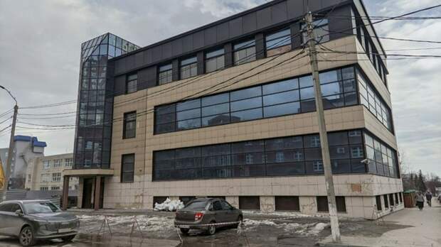 В Барнауле на полгода ограничат движение возле бизнес-центра с криминальным прошлым