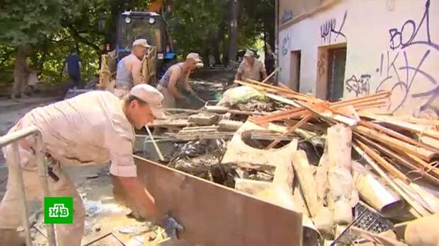 Пострадавшие от наводнения крымчане получают компенсации за испорченное имущество