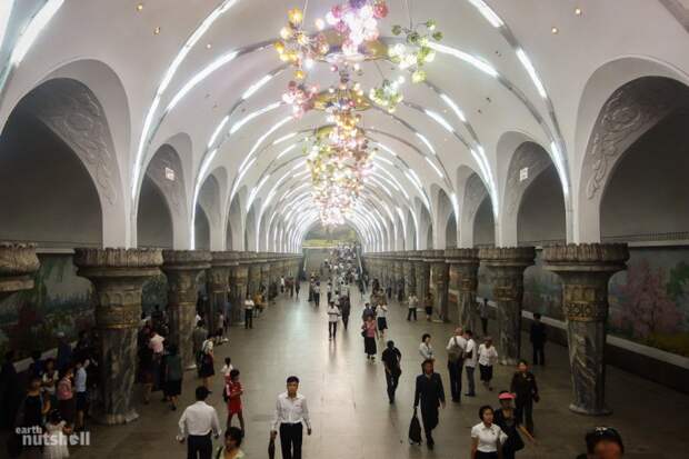9 уникальных фото самого закрытого в мире метро в Северной Корее