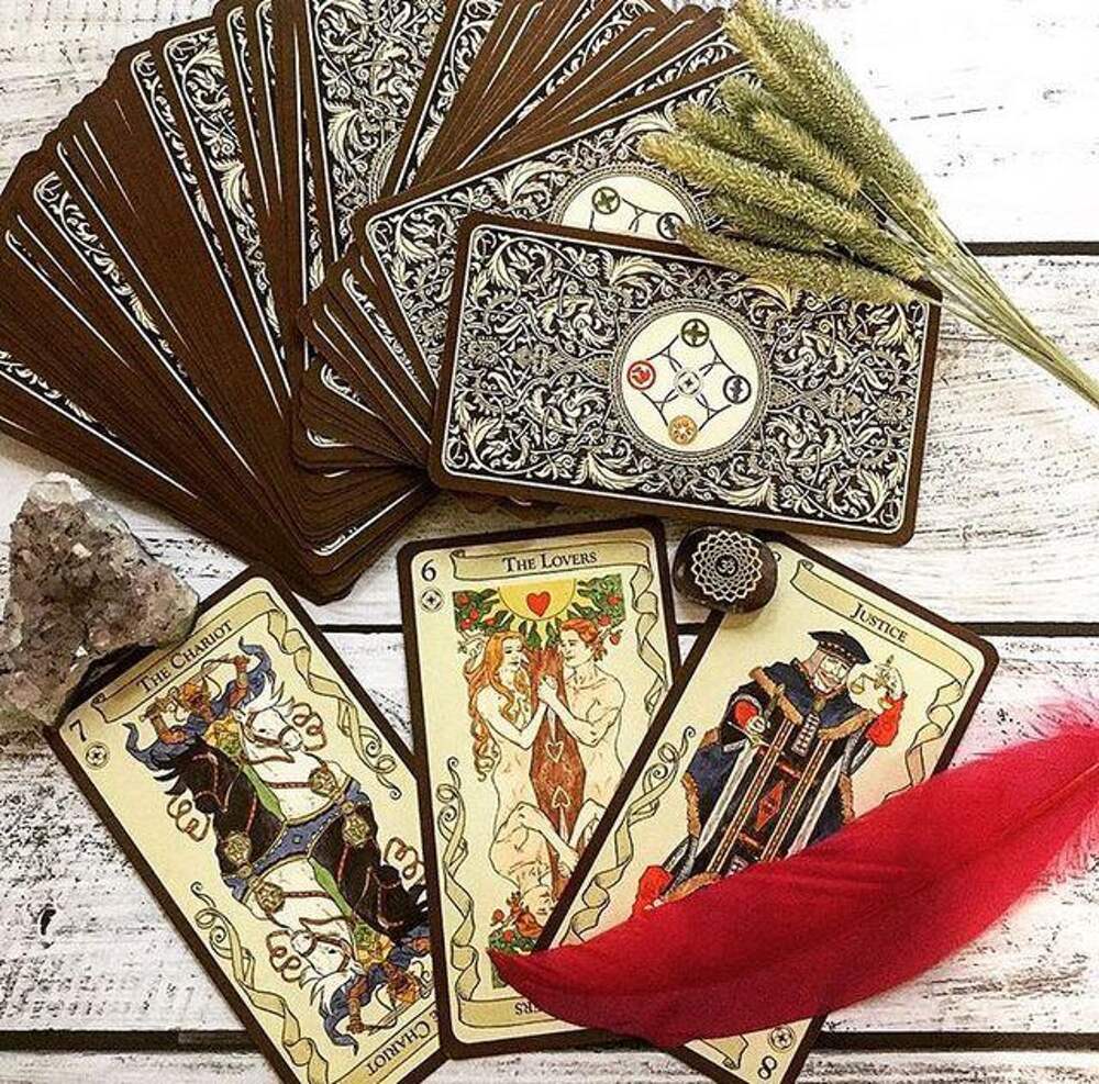 Фотка карты таро. Красивые колоды Таро. Tarot. Черномагическая колода Таро. Магия рун колода Таро. Таро руны колода.