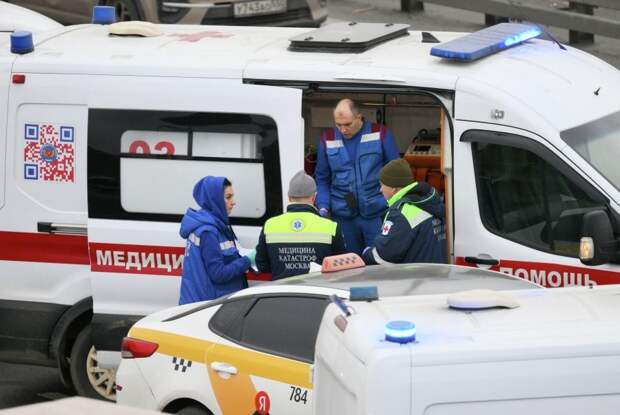 Семь человек пострадали при столкновении автобуса и грузовика в Москве
