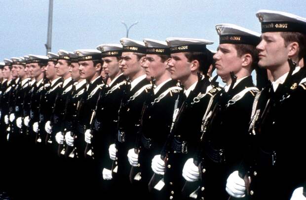 Почему в СССР моряки срочники служили дольше сухопутных?