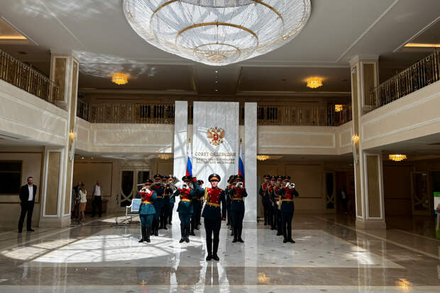 Военный оркестр МВО выступил на открытии фотовыставке, посвященной ветеранам ВОВ в Москве