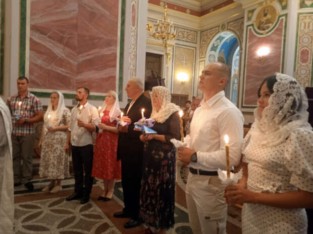 В Крыму в день памяти покровителей православной семьи прошло традиционное благотворительное венчание