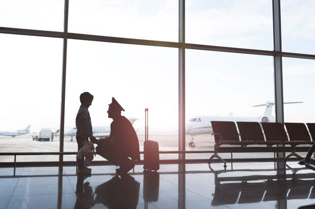 Турист бросил своего ребенка без документов в чужой стране и попытался улететь домой