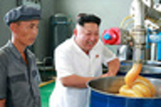 North Korean leader Kim Jong Un smiles during a visit to the Chonji Lubricant Factory, in this undated photo released by North Korea's Korean Central News Agency (KCNA) in Pyongyang August 6, 2014. 